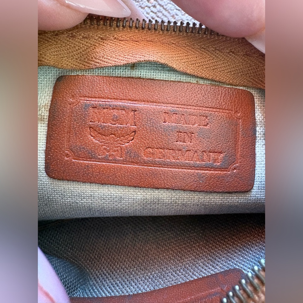 MCM Key Pouch - Picture 8 of 12